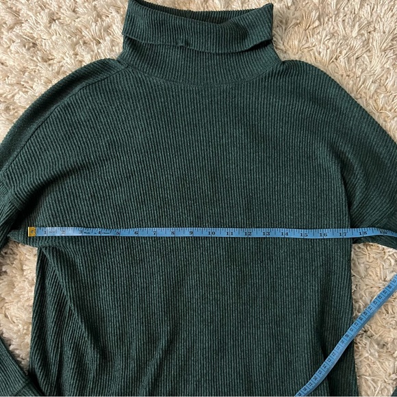 American Eagle Cozy Turtleneck Sweater - Picture 4 of 8